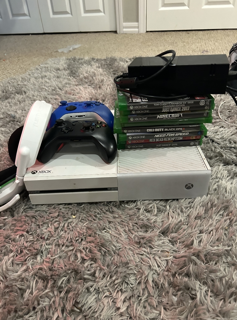 White Xbox One S Console Bundle with Controllers and Games